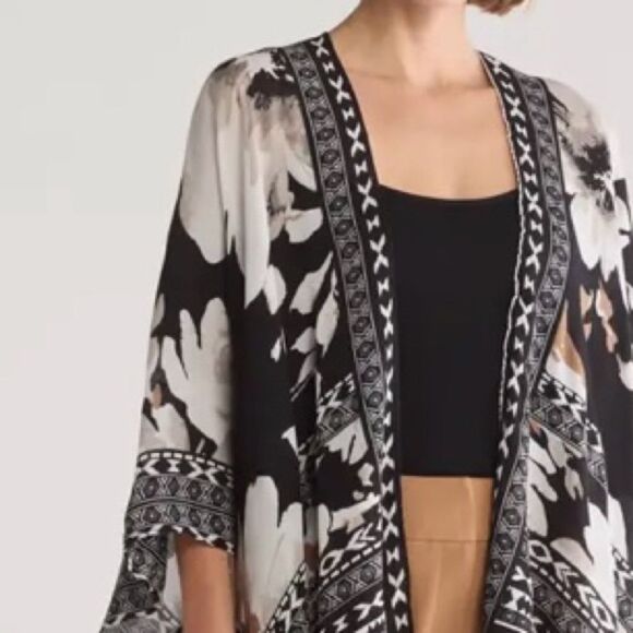 Vince Camuto Washy Blooms Crinkle Ruana - Picture 2 of 4